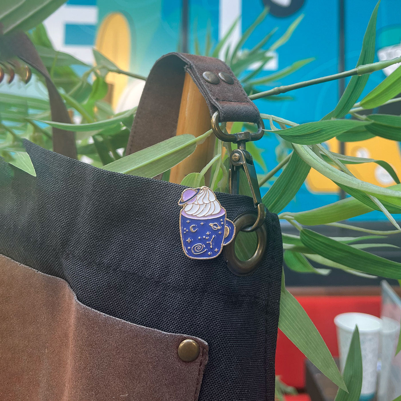 Kahve Fincanı Lila Rozet - Pin - Olmadık Kahveler